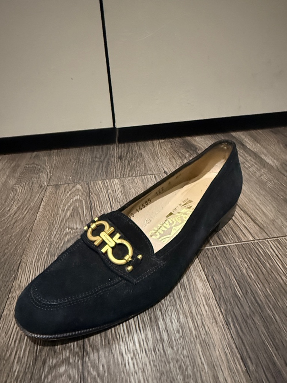 Salvatore Ferragamo Gancini Suede Left Loafer 6m